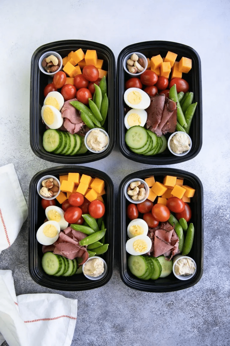 low-carb-chicken-meal-prep-bowls-are-full-of-protein-and-fresh-veggies