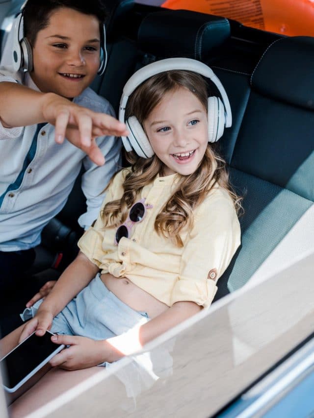 cropped-kids-in-car-pointing-headphones-scaled-1.jpg